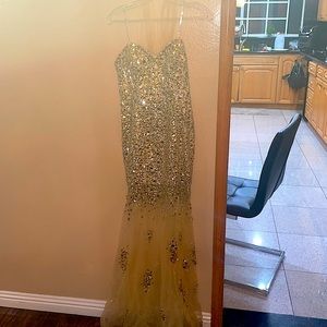 Nude with yellow and silver crystals. Size 8, but runs a little small.